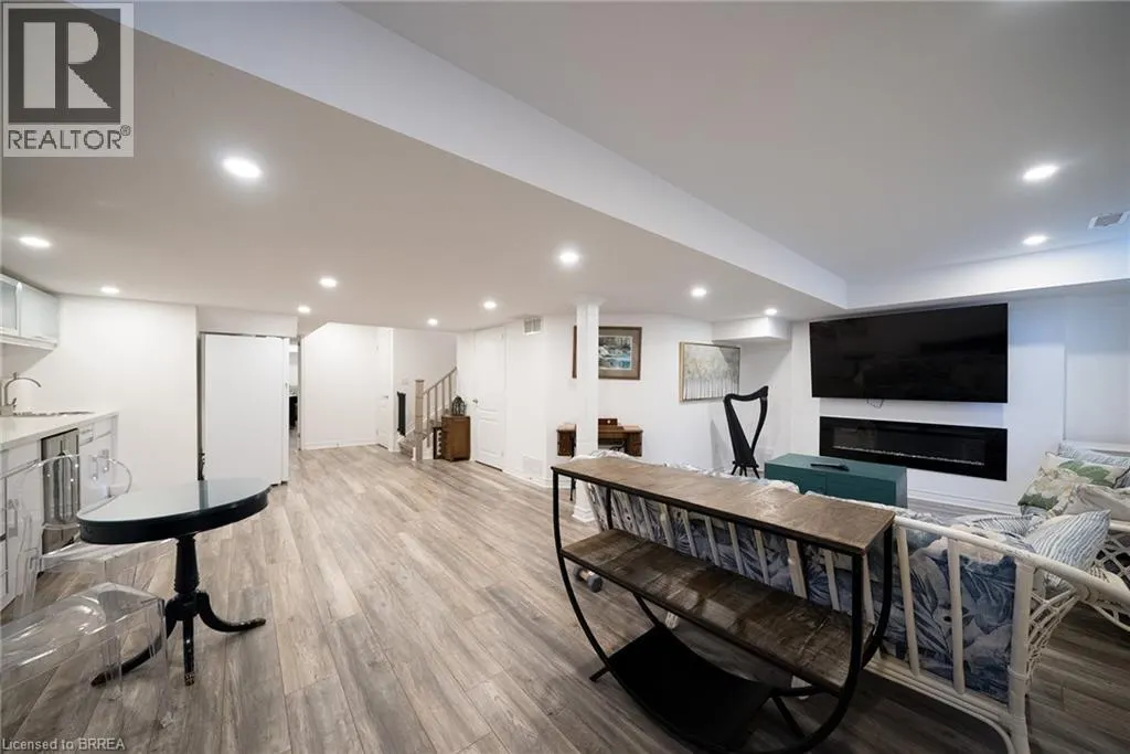 320 RAYMOND Road