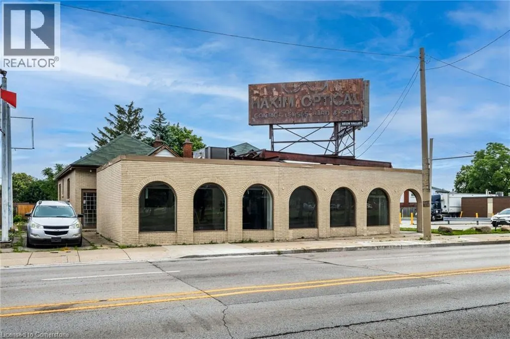 1583 MAIN Street E