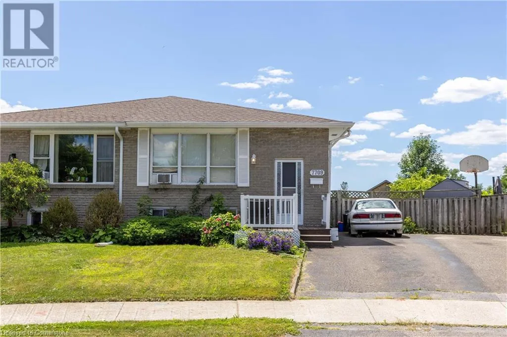 7709 RONNIE Crescent