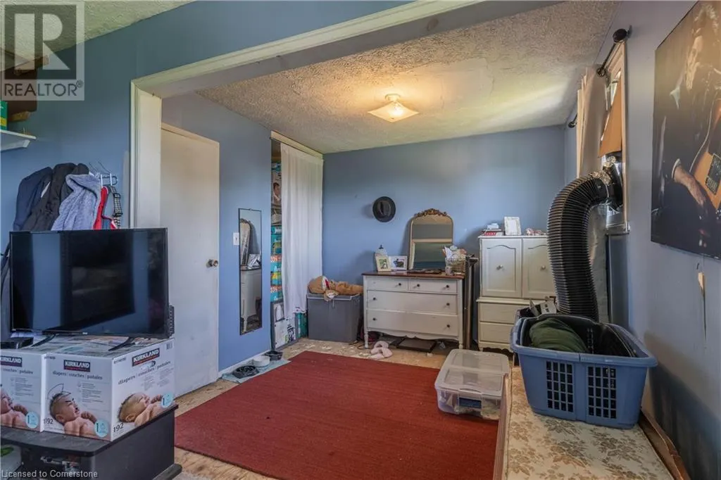 7709 RONNIE Crescent