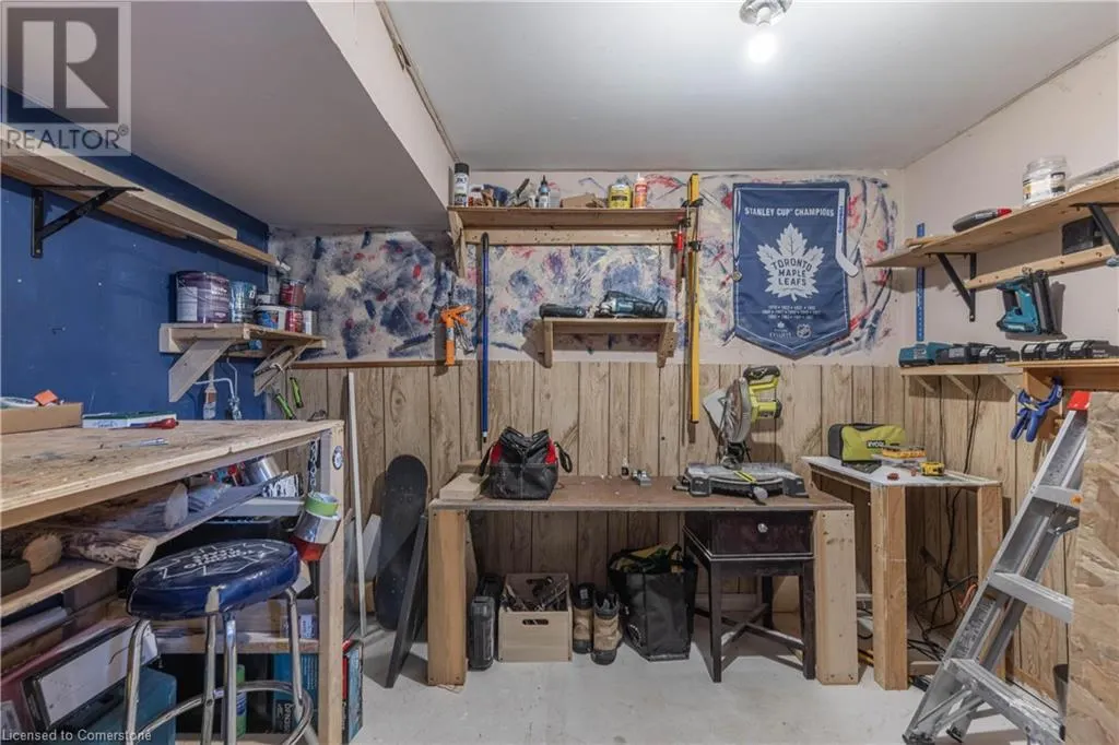 7709 RONNIE Crescent