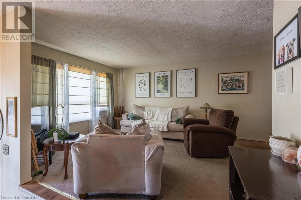 7709 RONNIE Crescent