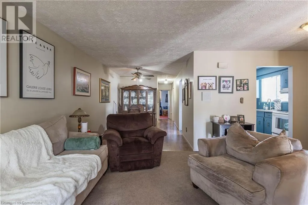 7709 RONNIE Crescent