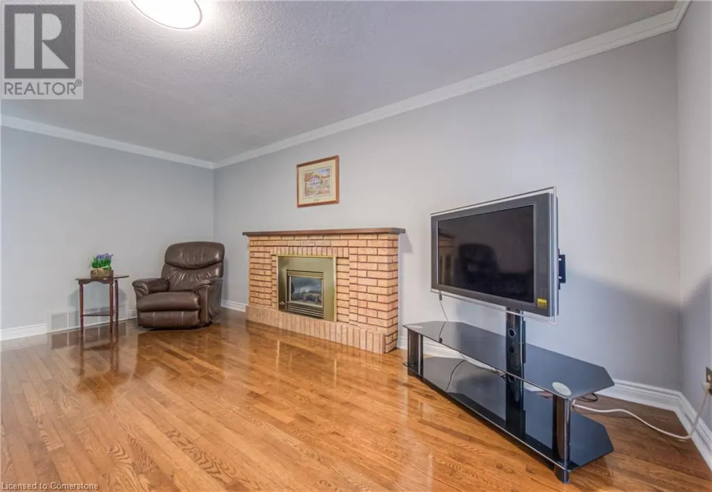 644 DONNA Court