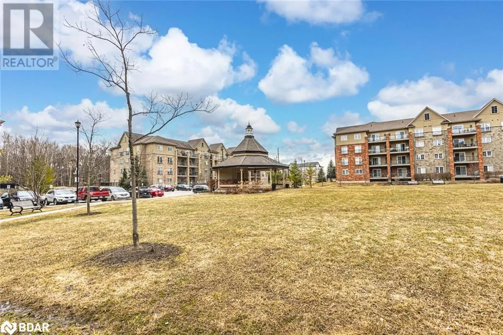 43 FERNDALE Drive S Unit# 305, #305