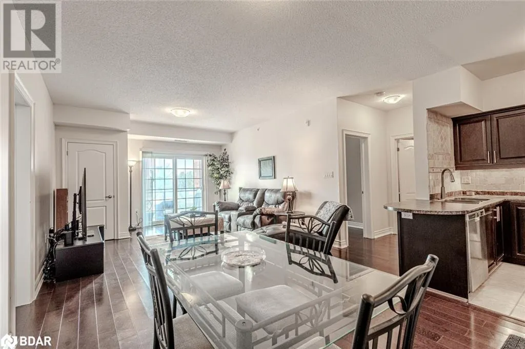 43 FERNDALE Drive S Unit# 305, #305