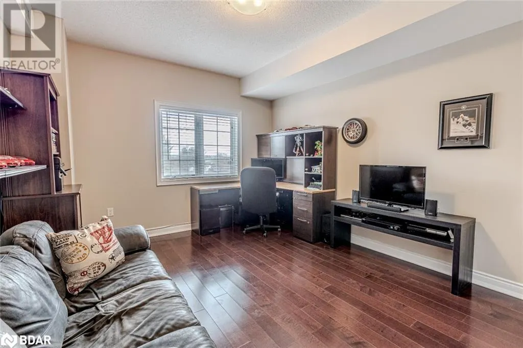 43 FERNDALE Drive S Unit# 305, #305