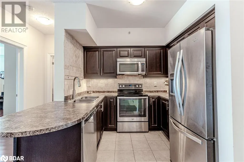 43 FERNDALE Drive S Unit# 305, #305