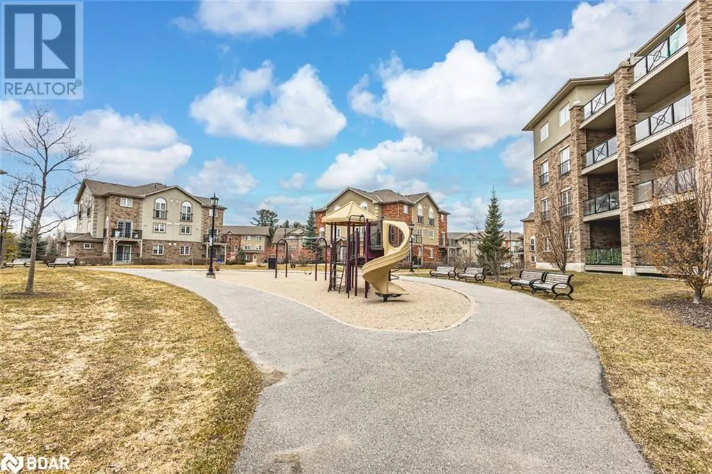 43 FERNDALE Drive S Unit# 305, #305