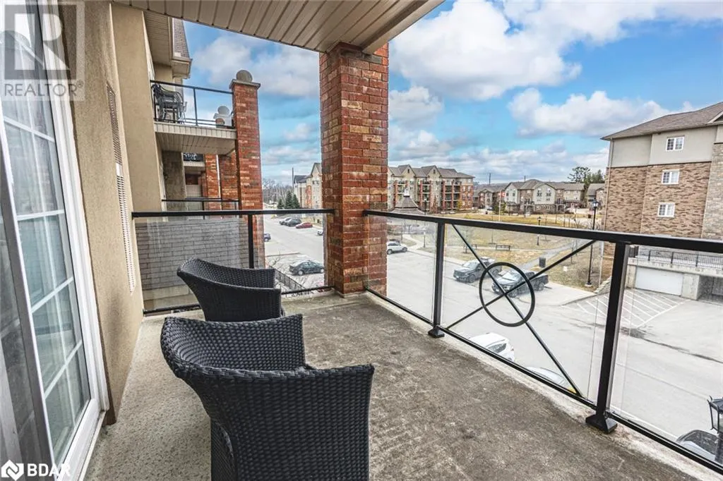 43 FERNDALE Drive S Unit# 305, #305
