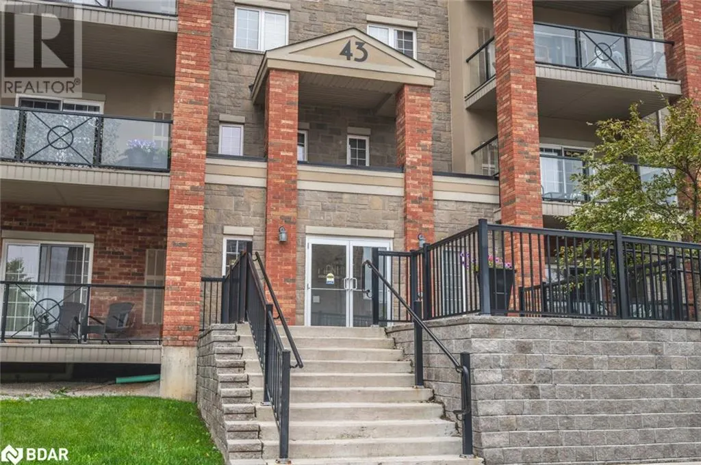 43 FERNDALE Drive S Unit# 305, #305