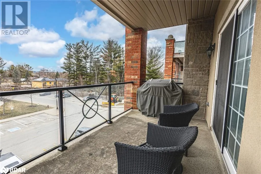 43 FERNDALE Drive S Unit# 305, #305