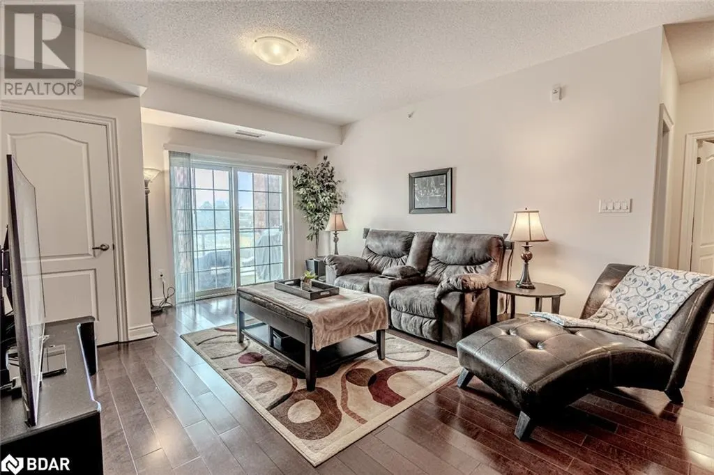 43 FERNDALE Drive S Unit# 305, #305