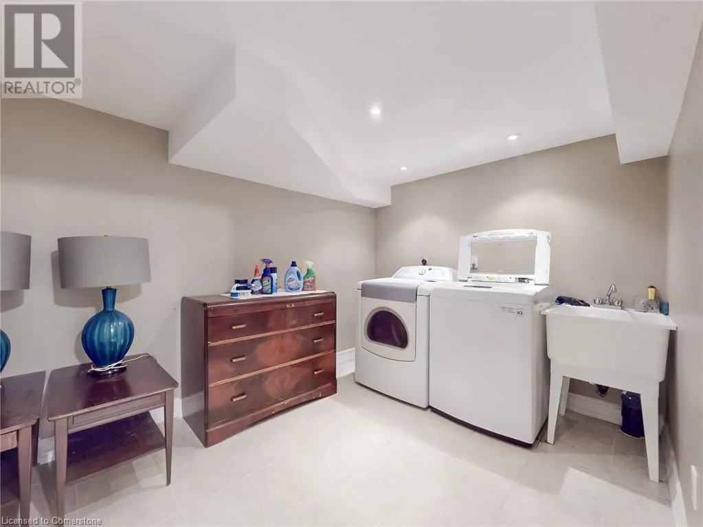 4026 RENFREW Crescent