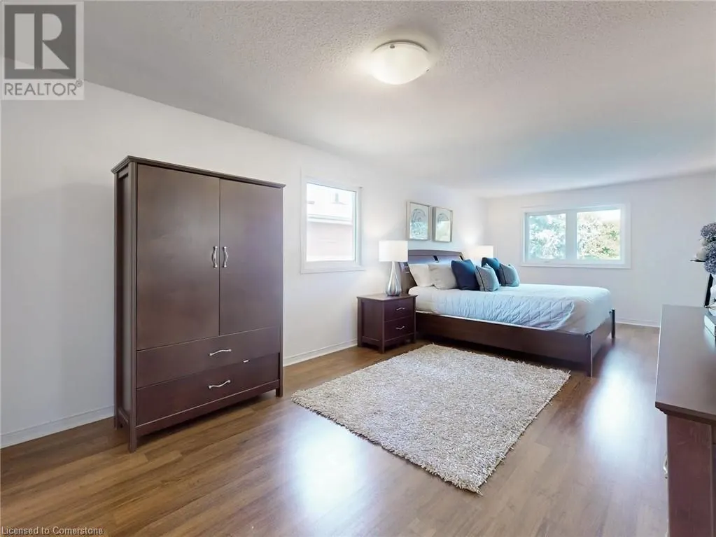 4026 RENFREW Crescent