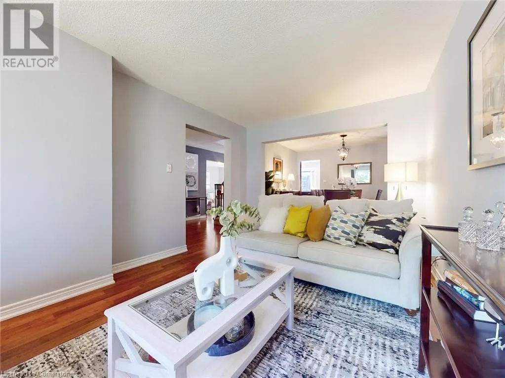 4026 RENFREW Crescent