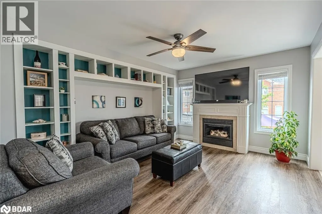 42 SUCCESSION Crescent