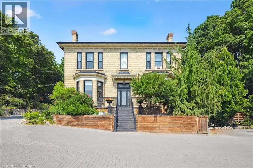 83 KING Street