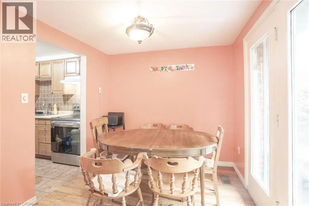 78 GRANDRIDGE Crescent