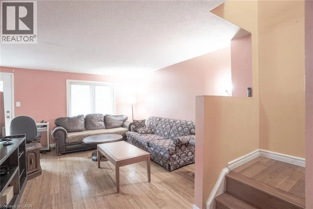 78 GRANDRIDGE Crescent