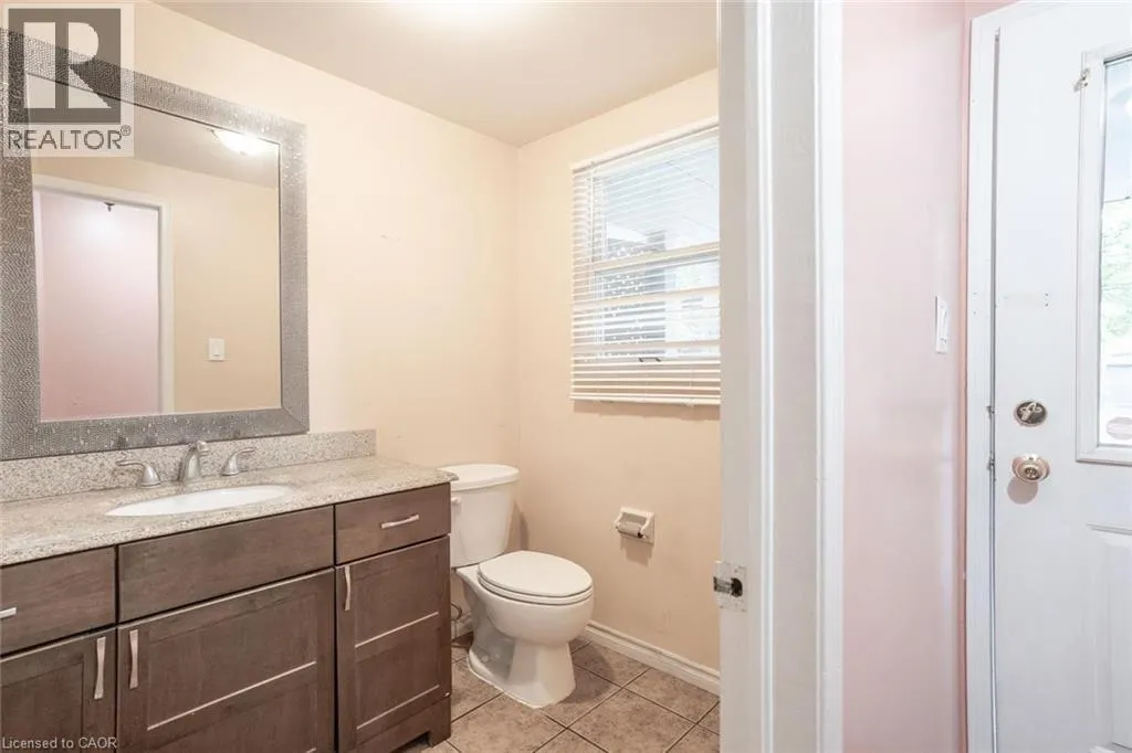 78 GRANDRIDGE Crescent