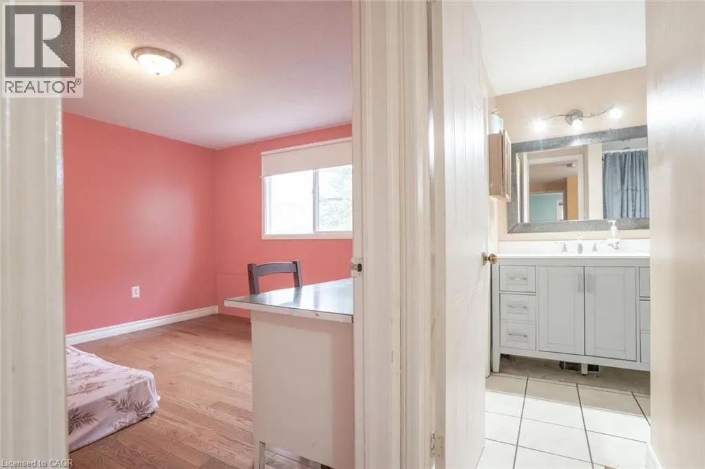 78 GRANDRIDGE Crescent