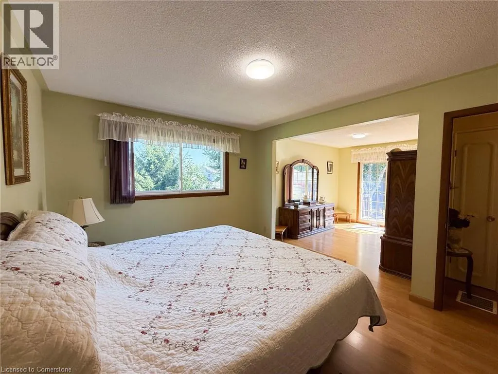 115 LYNNDALE Road