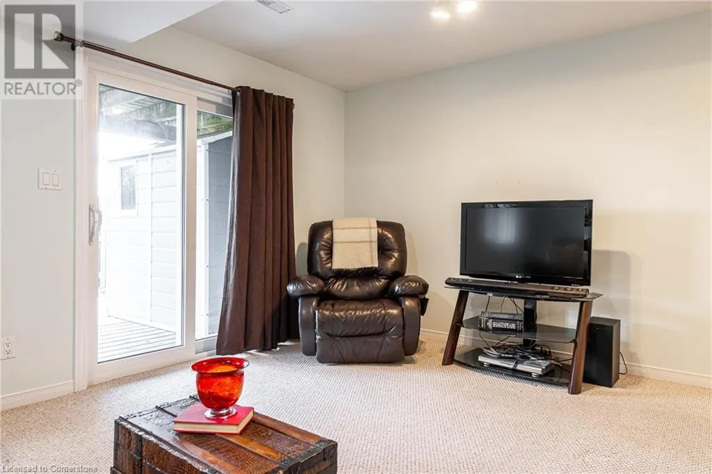 110 ATHLONE Crescent