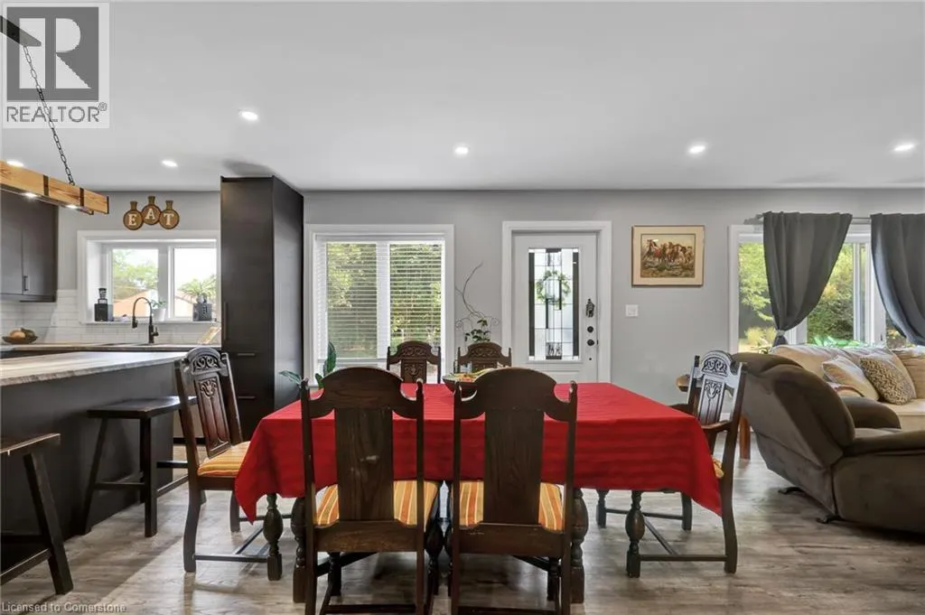 32 NICHOL Street W