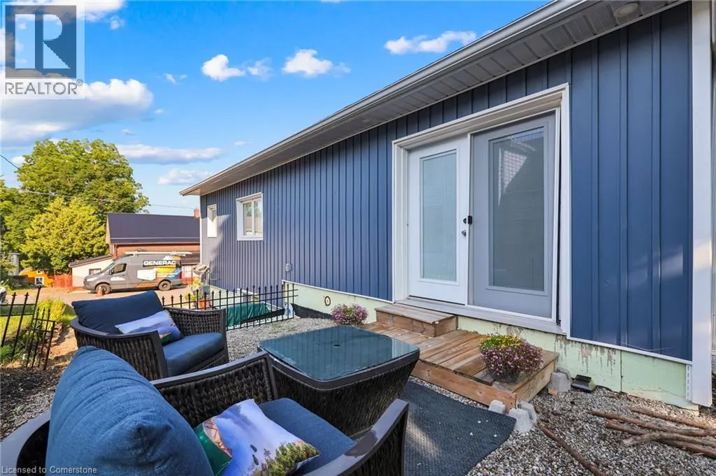 32 NICHOL Street W