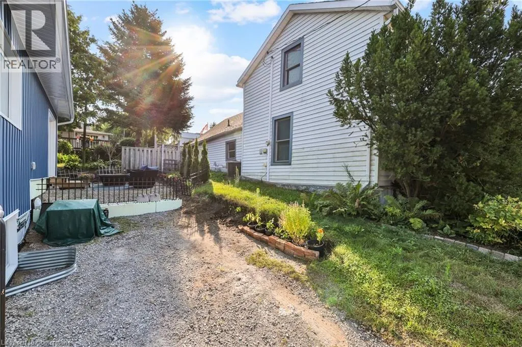 32 NICHOL Street W