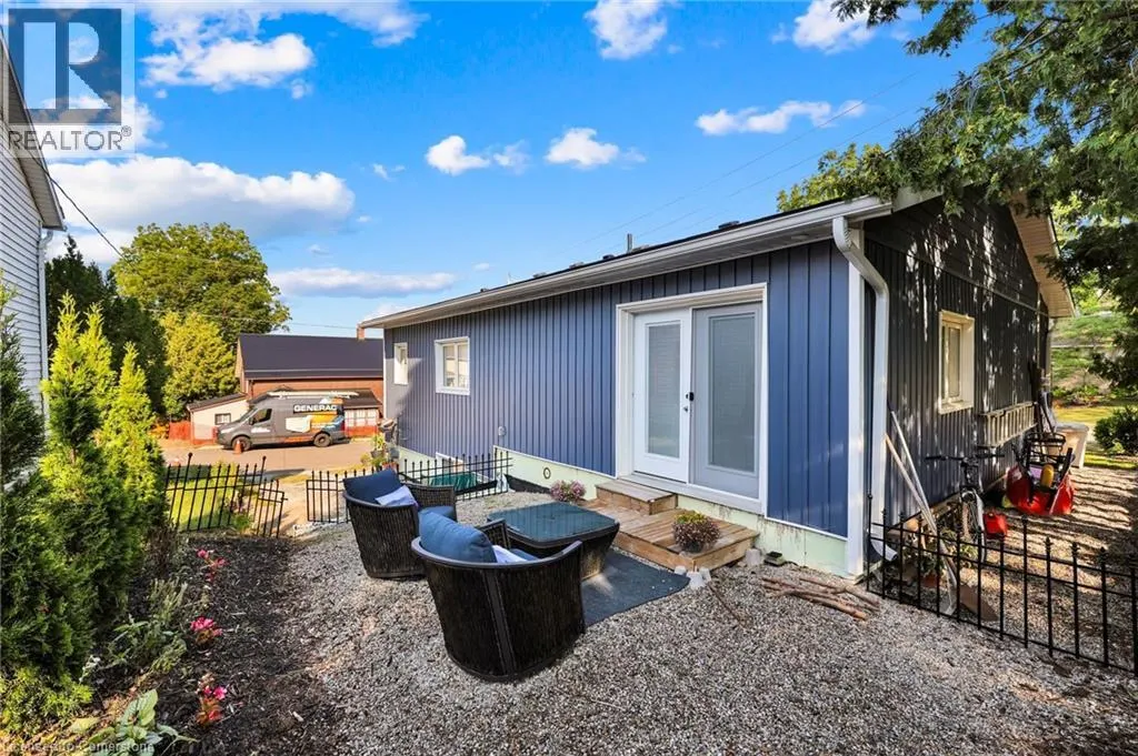 32 NICHOL Street W