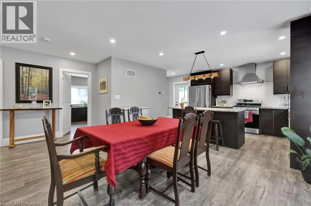 32 NICHOL Street W