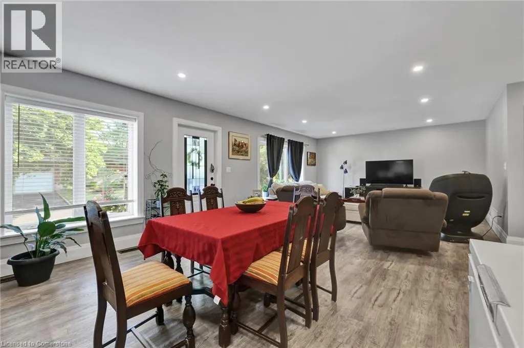 32 NICHOL Street W