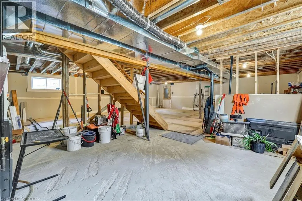 32 NICHOL Street W
