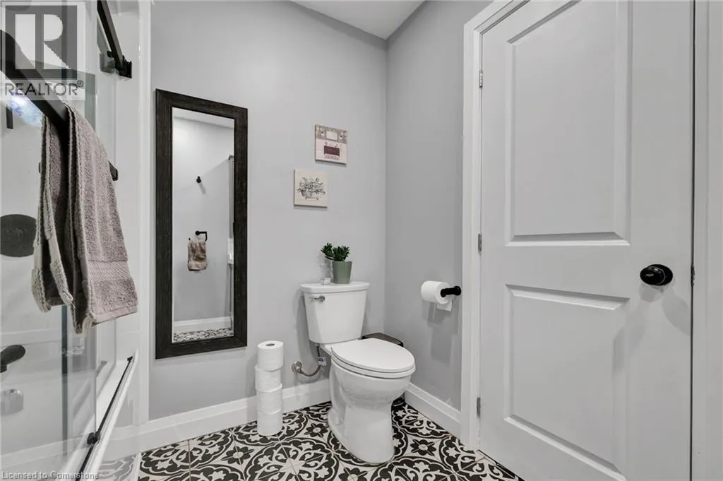 32 NICHOL Street W