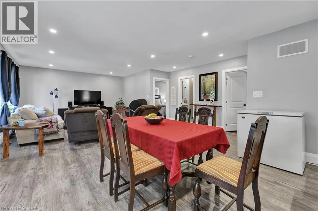 32 NICHOL Street W
