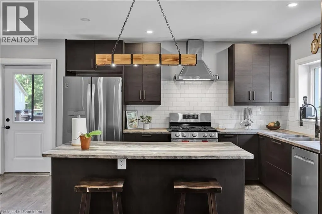 32 NICHOL Street W