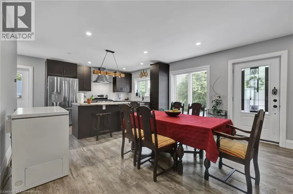 32 NICHOL Street W