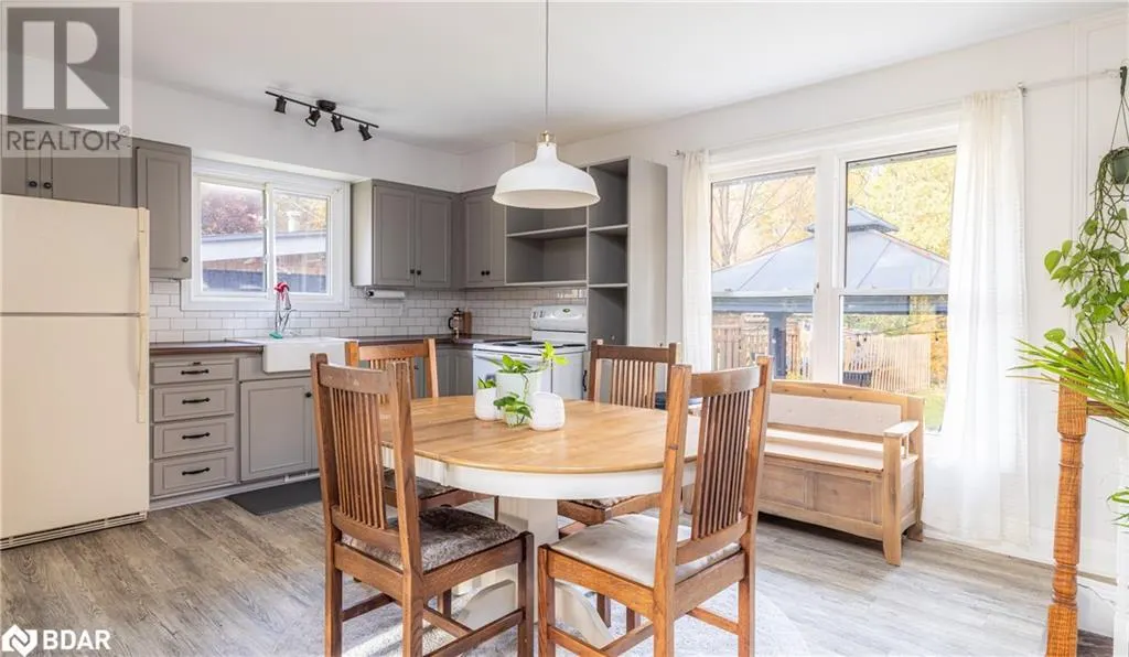 47 LAKESHORE Road W