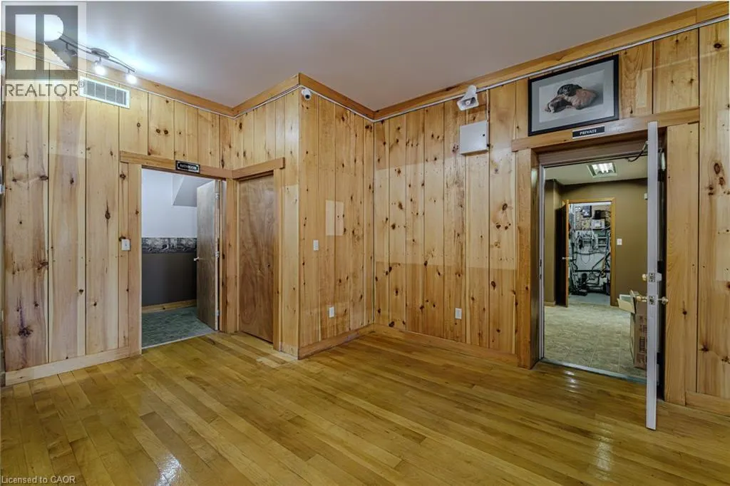 316 QUEENSWAY W