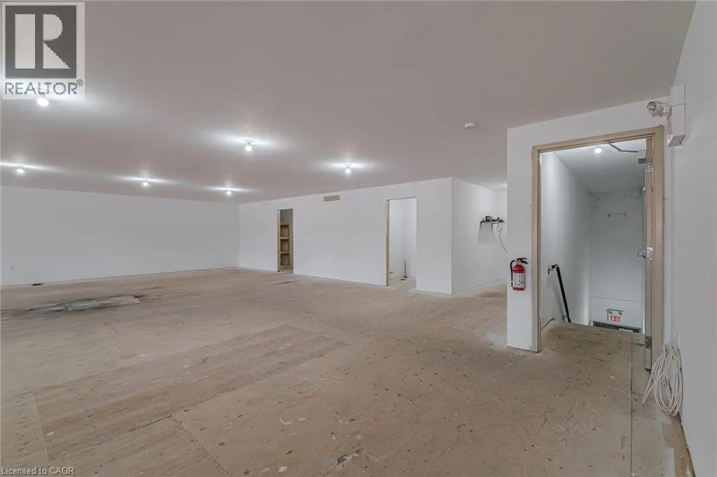 316 QUEENSWAY W