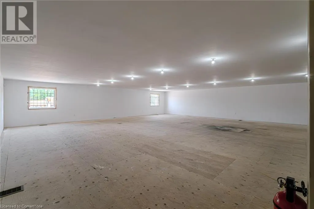 316 QUEENSWAY W