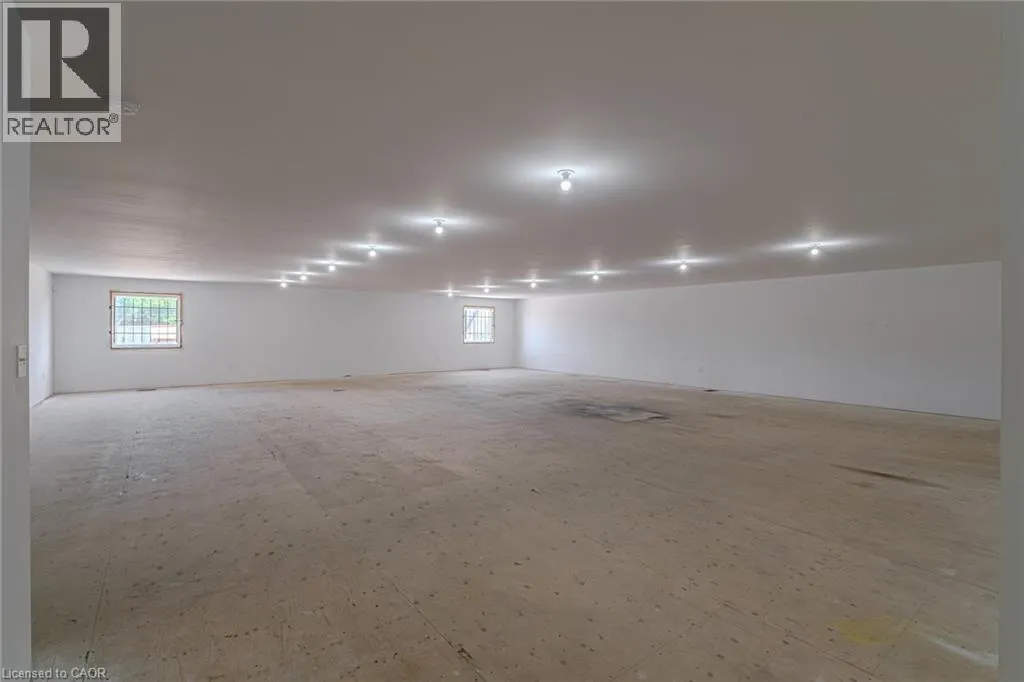 316 QUEENSWAY W