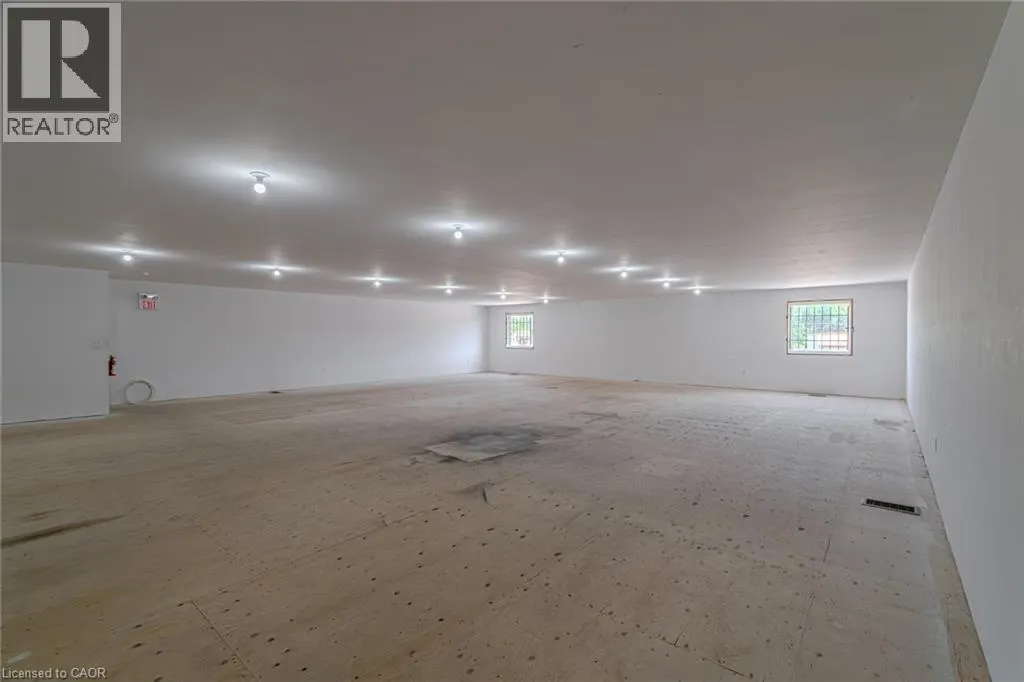 316 QUEENSWAY W