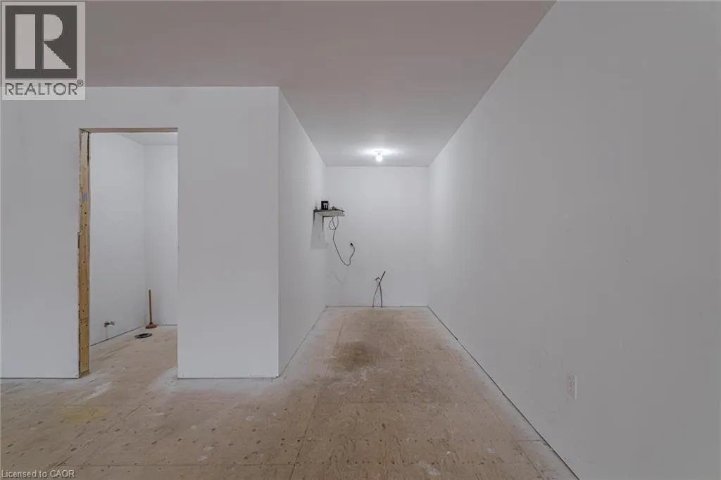 316 QUEENSWAY W