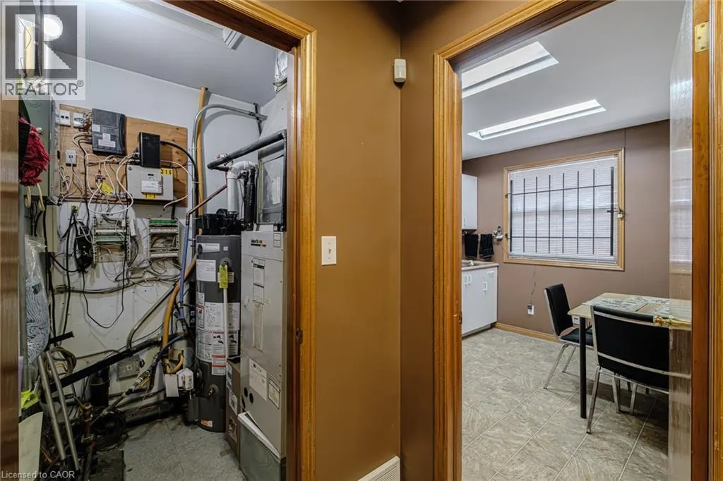 316 QUEENSWAY W