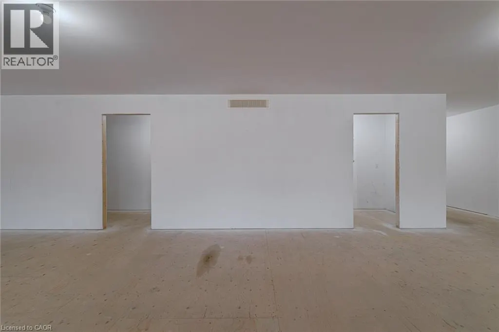 316 QUEENSWAY W