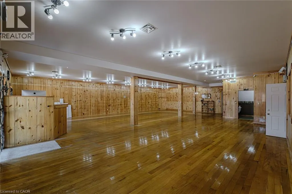 316 QUEENSWAY W