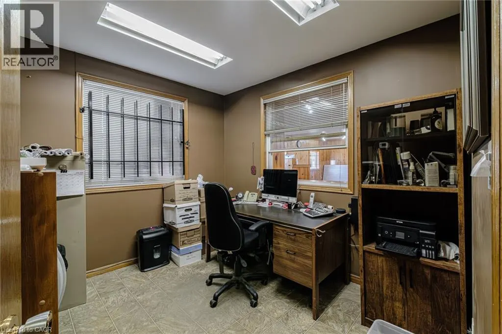 316 QUEENSWAY W